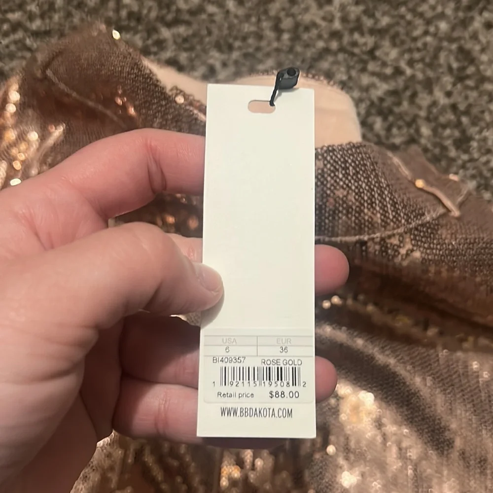 NWT BB Dakota Rose Gold Sequin Skirt 6